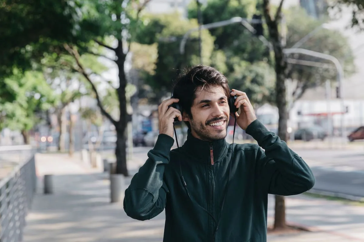 Por qué escuchás siempre las mismas canciones, según la psicología