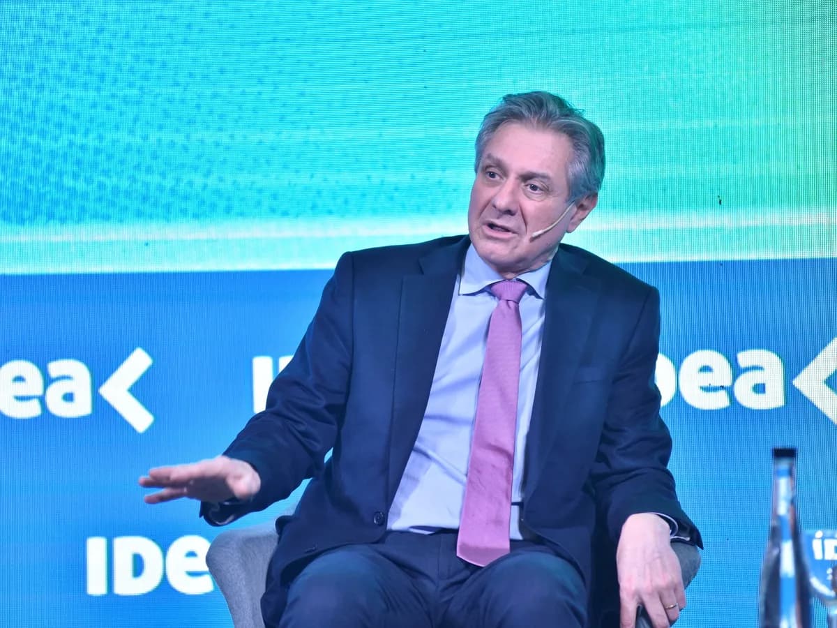 El Gobierno anticipa que el Banco Central comprará US$ 10.000 millones más antes de las elecciones
