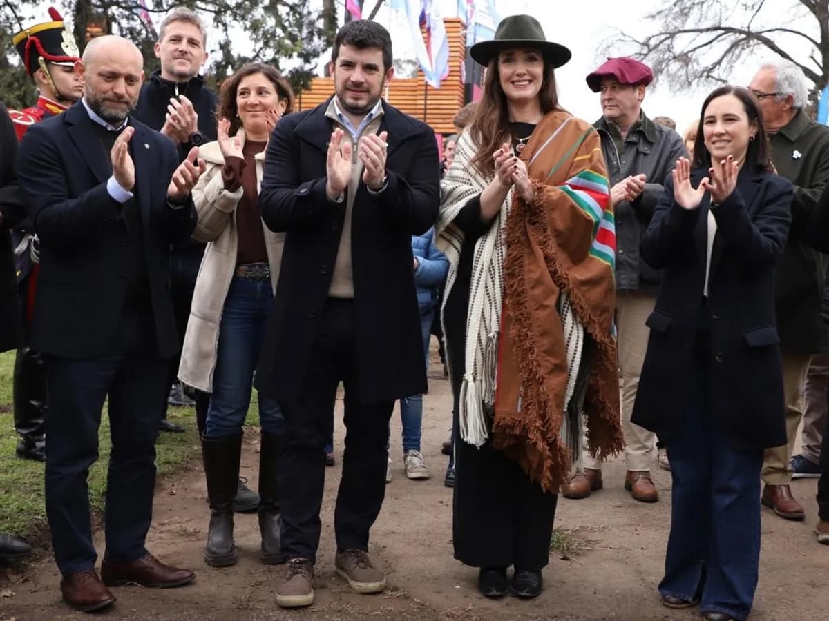 Villarruel sumó otra foto con un opositor: ahora con el presidente de la UCR