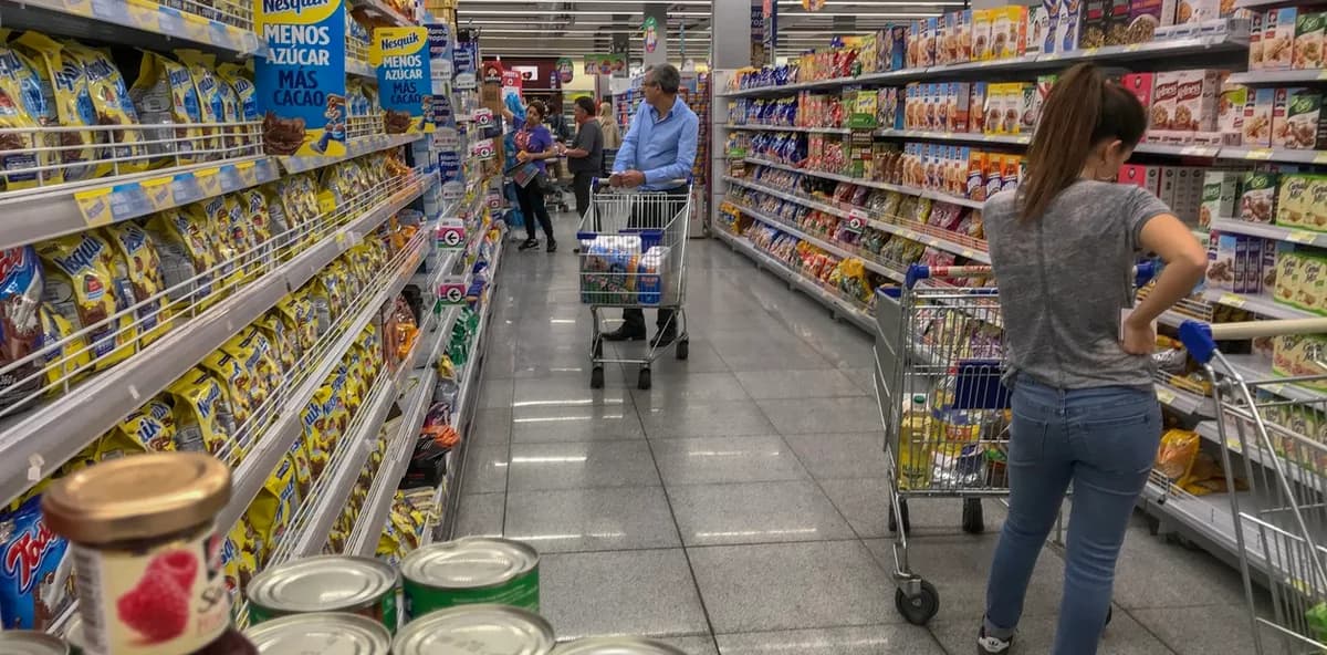 Canasta básica: una familia necesitó $1.564.716 en julio para no ser pobre