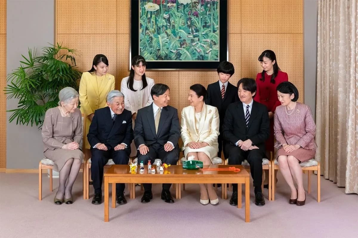 Japón avanza en una ley que impide a las mujeres acceder al trono imperial
