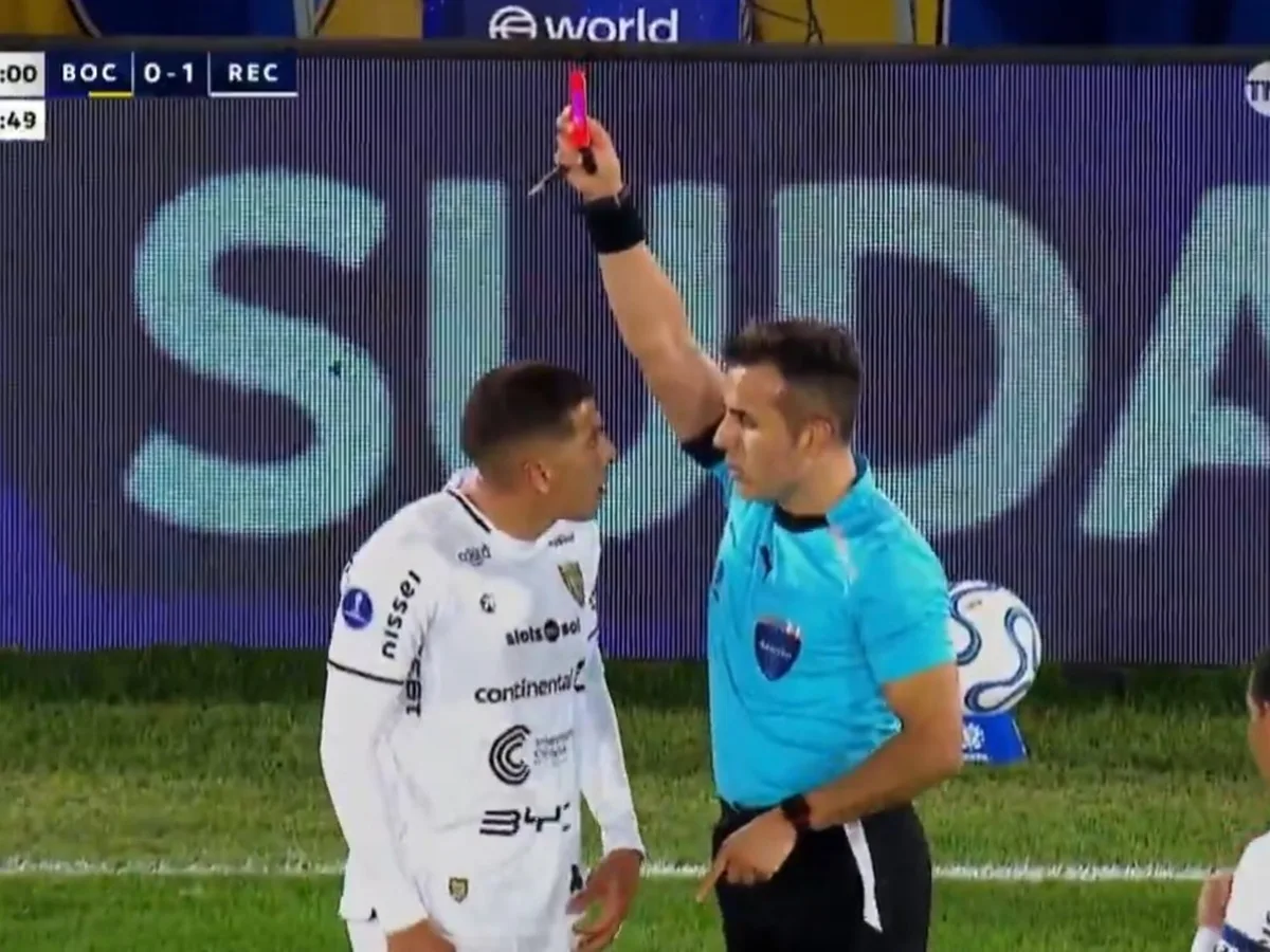 “Que no esperen mi disculpa, porque eso es de cagón”: el delantero de Recoleta que le dio un codazo a Flores habló sobre su expulsión ante Boca