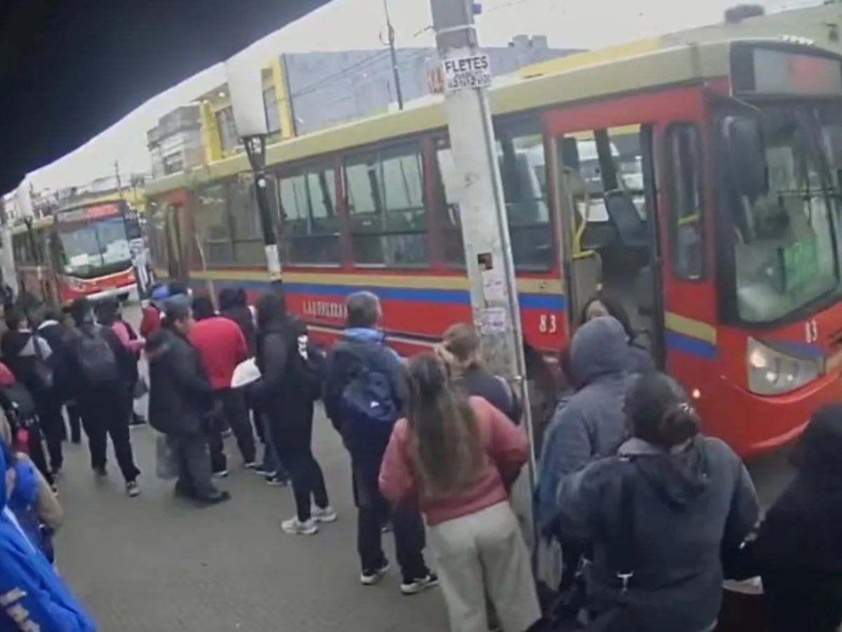 Tragedia en Moreno: una mujer murió atropellada por un colectivo que hizo marcha atrás