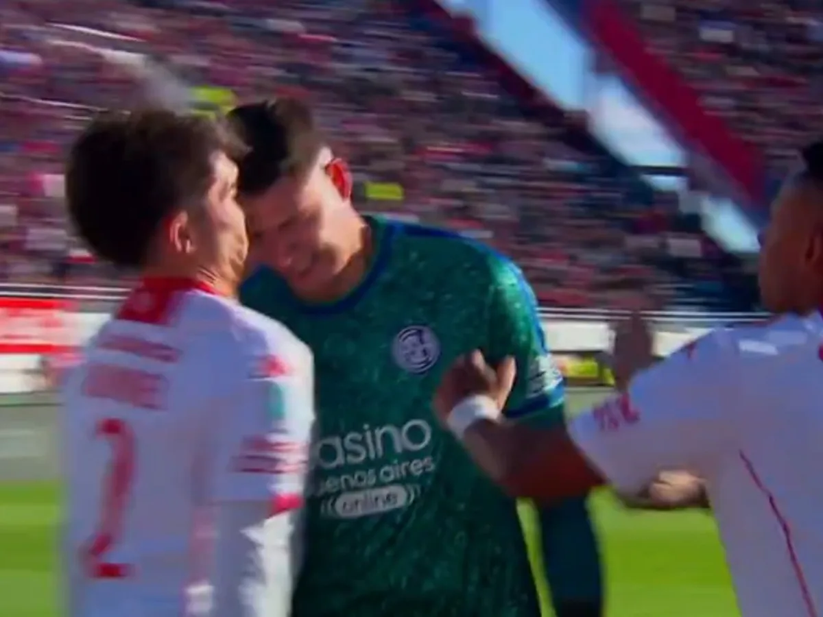 Furia en el clásico: cabezazo de Orlando Gill a Blondel y expulsión tras el Topo Gigio de Caicedo