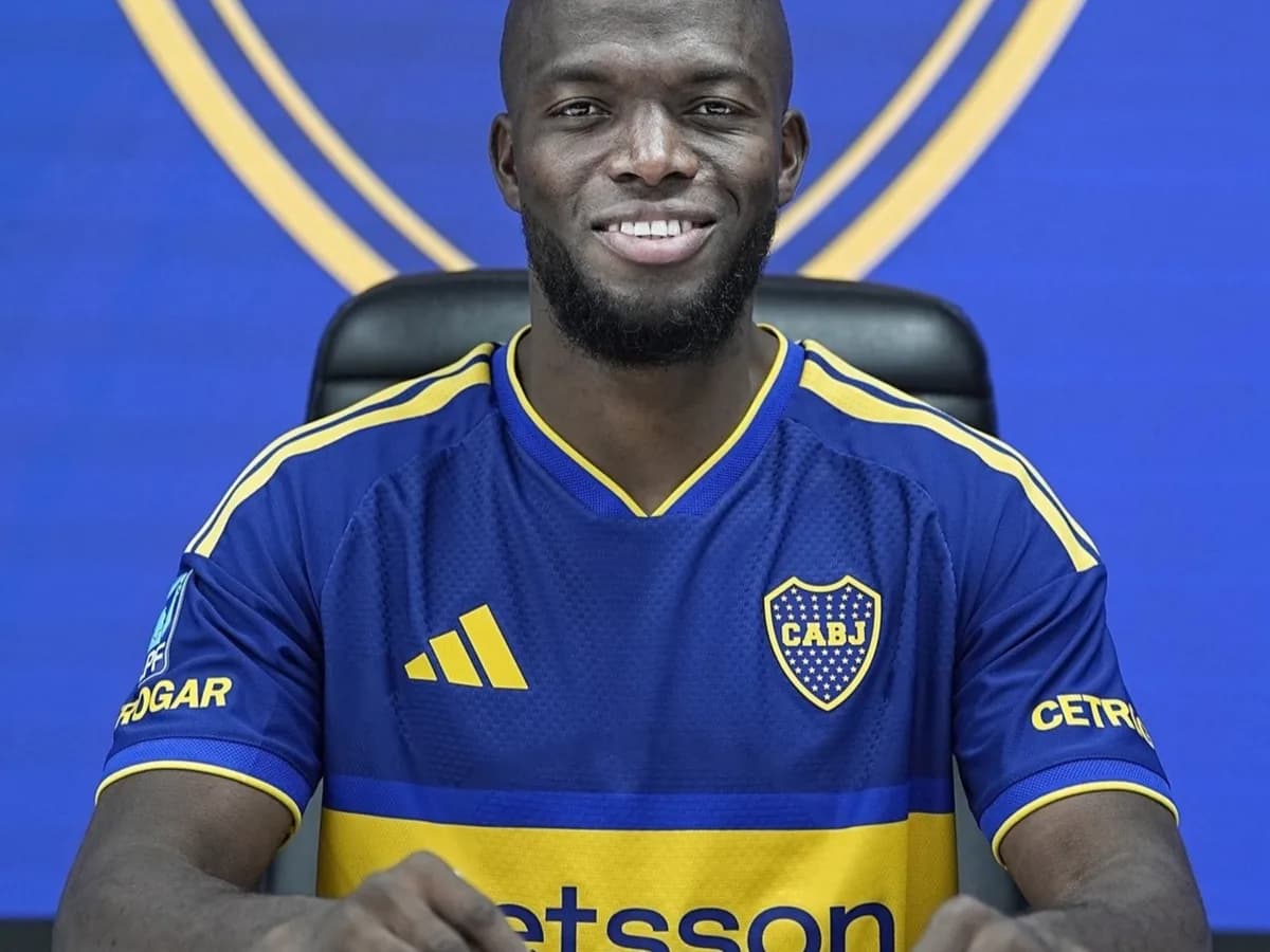 Boca oficializó la llegada de Enner Valencia: firmó hasta 2027 y ya entrenó con Arruabarrena