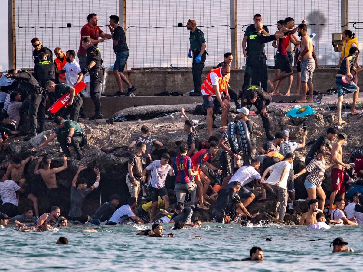 Ceuta en crisis: 2.000 migrantes en 10 días y emergencia humanitaria