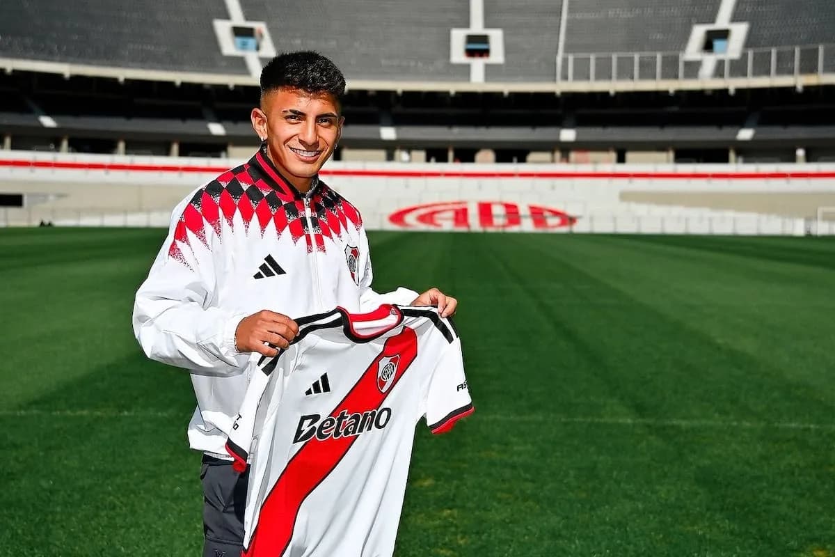 Thiago Almada firmó con River y ya se entrenó en Ezeiza