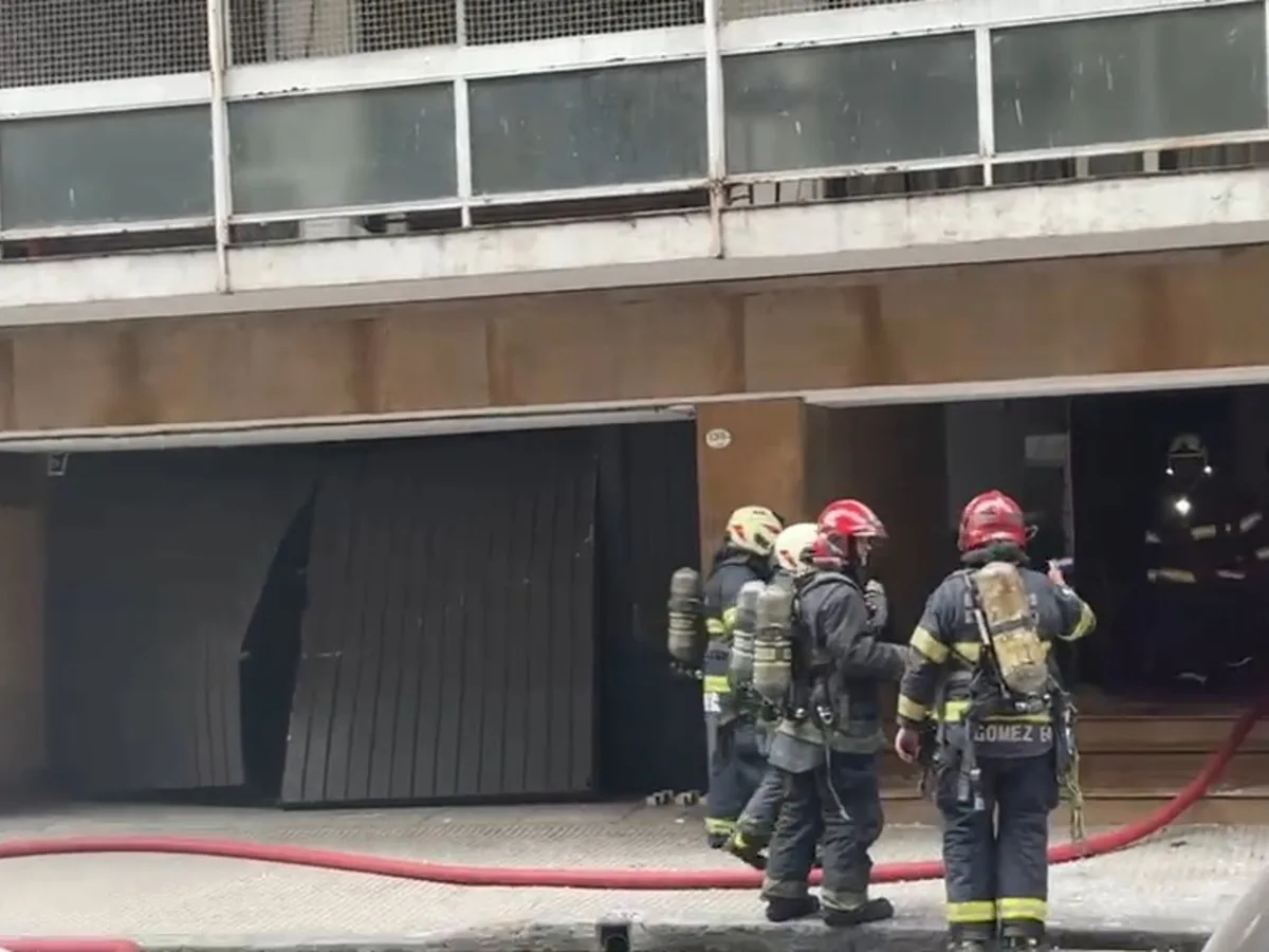 Explosión en un garaje de Recoleta: 12 evacuados y daños materiales