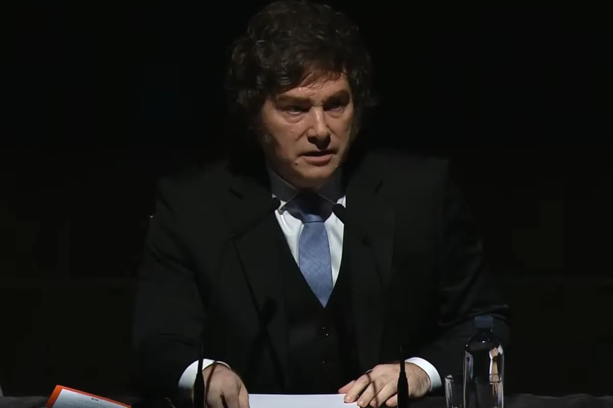 Milei aseguró que la inflación "va a caer" y bromeó con el peronismo sobre la palabra "compañeros"