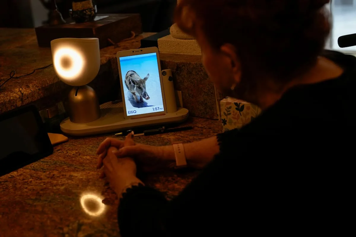 Tecnología para envejecer en casa: cómo la innovación transforma la vida de los mayores