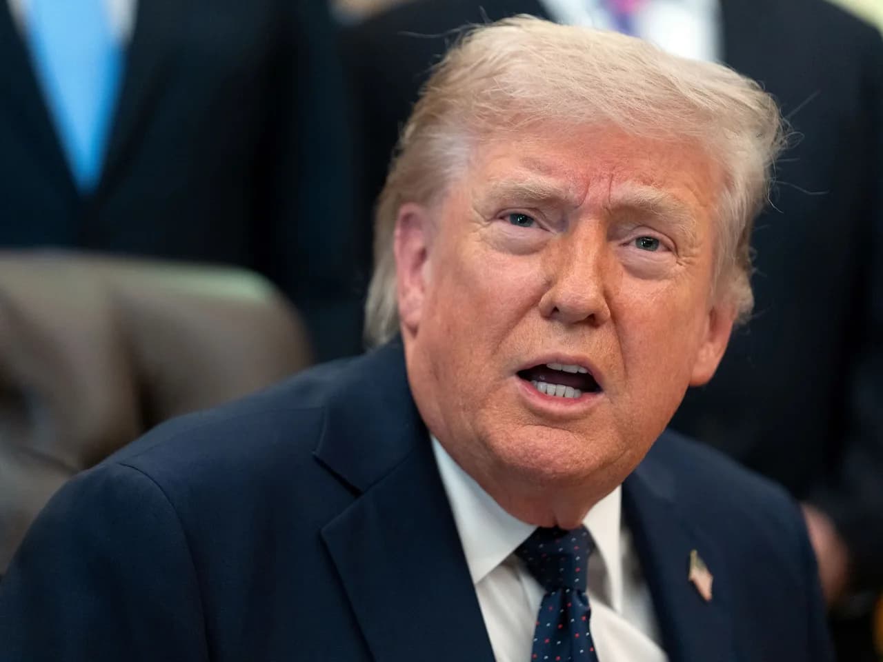 Trump se enoja con periodista por pregunta sobre armas nucleares contra Irán