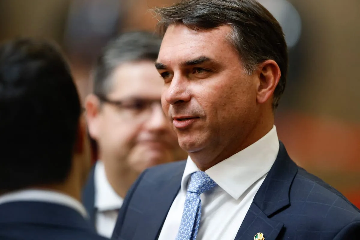 Flávio Bolsonaro cobró 24 millones de dólares de un banquero fraudulento para financiar película