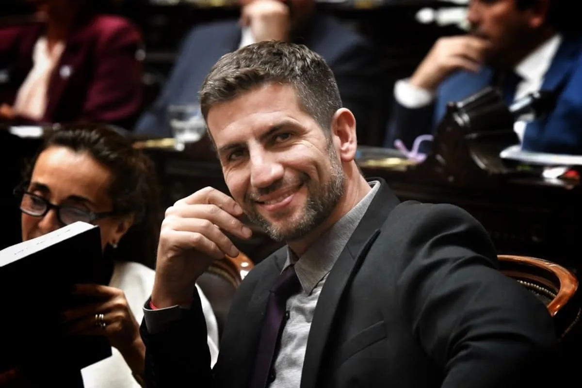 Manuel Quintar: el diputado libertario que llegó al Congreso en un Tesla Cybertruck