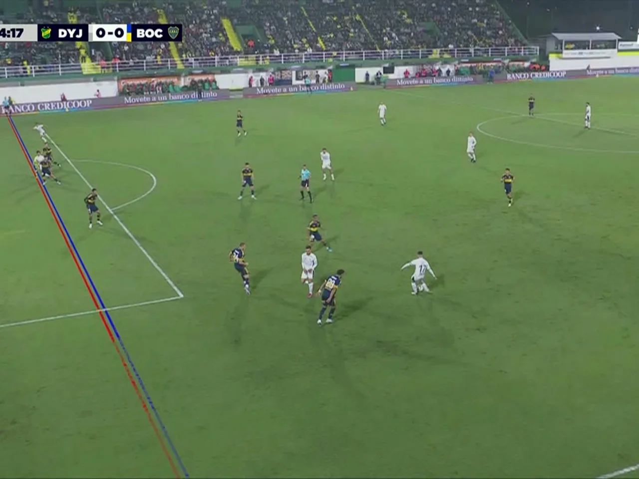 El VAR anuló un gol de Defensa por offside milimétrico en polémica decisión