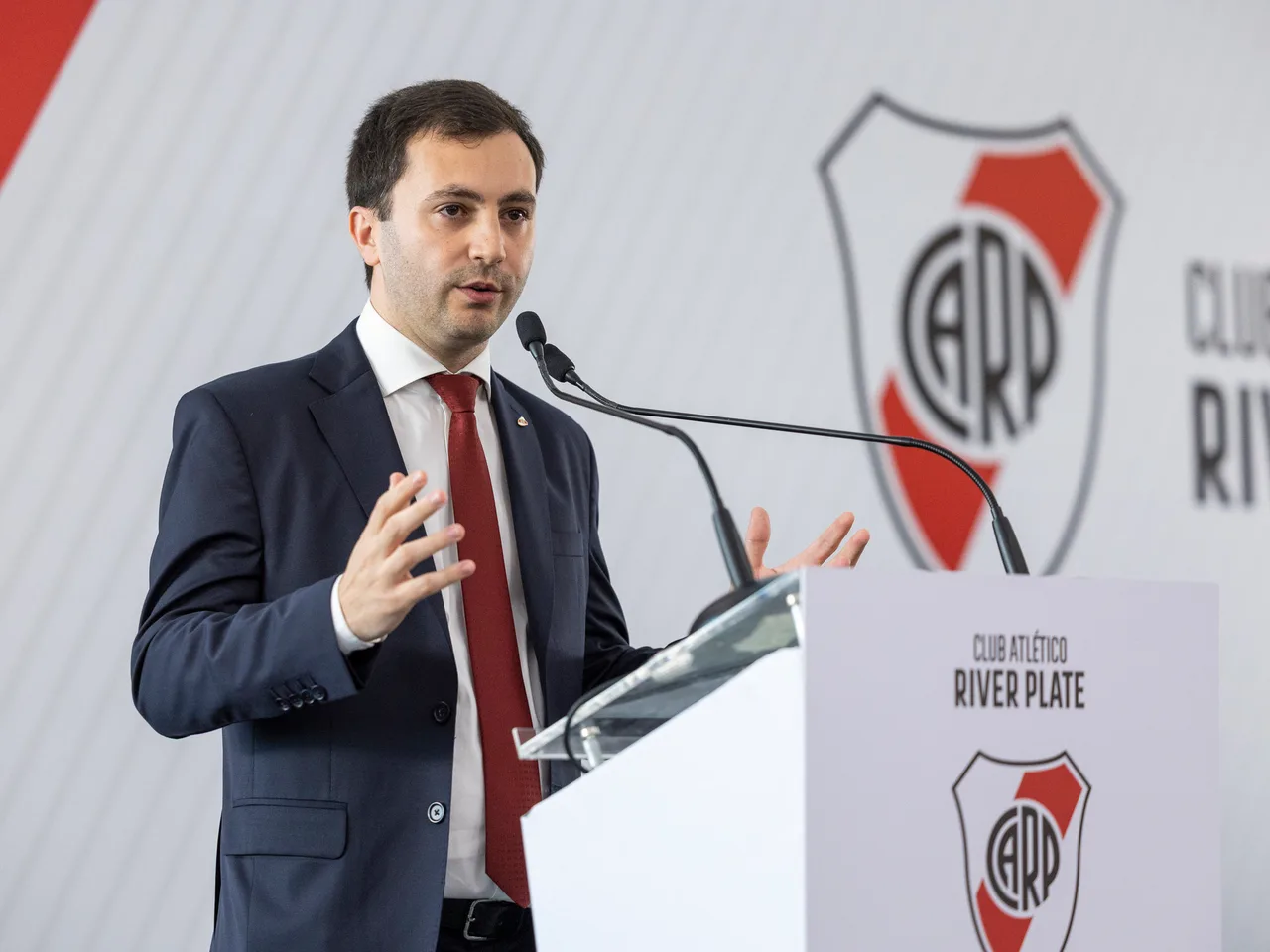 Di Carlo anuncia cambios agresivos en River: se irán 15 jugadores