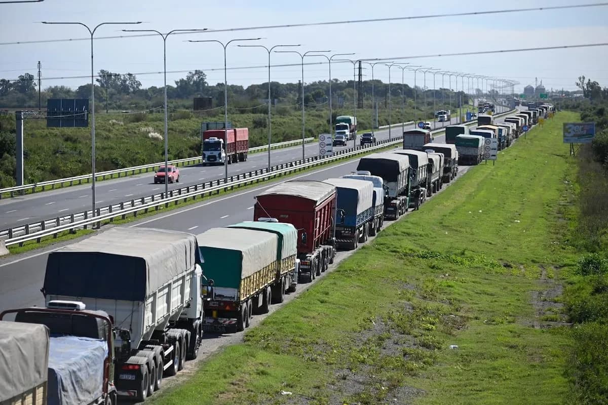 Cosecha récord colapsa los accesos a puertos del Gran Rosario