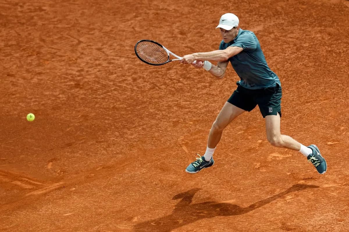 Sinner avanzó a semifinales de Madrid tras vencer a Jódar en cuartos