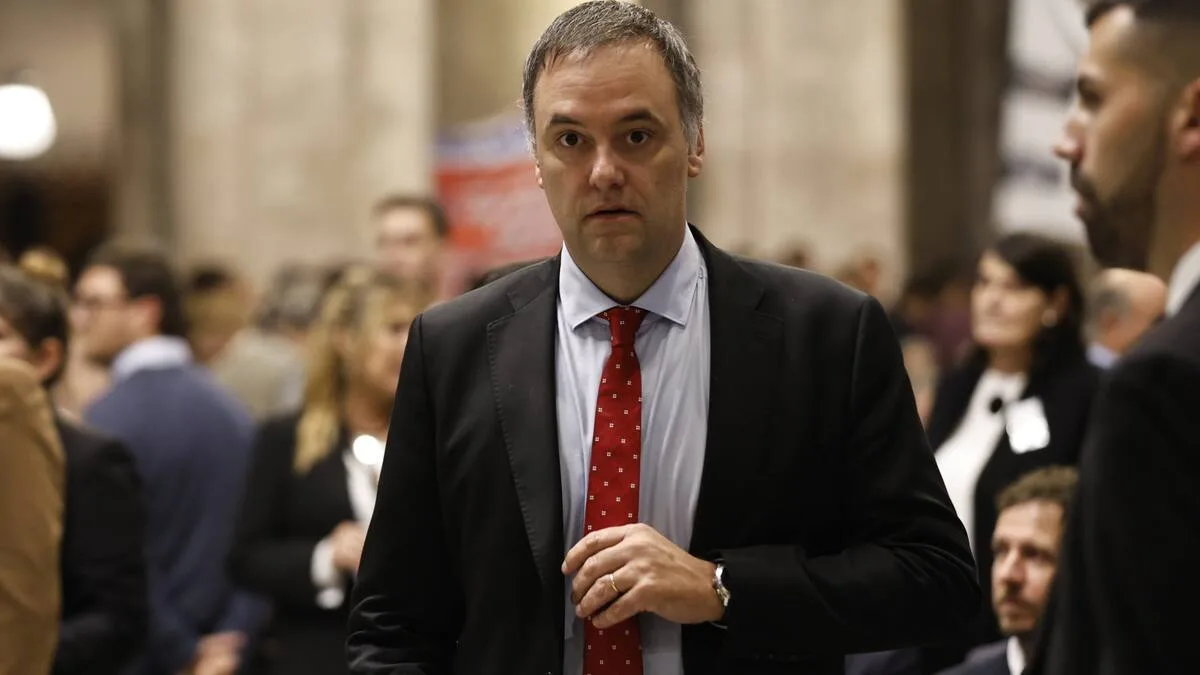 Adorni se presenta en Diputados: un informe sobre economía en medio de investigación por patrimonio