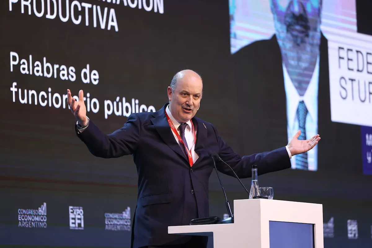 Sturzenegger anuncia nuevo paquete desregulatorio y busca apoyo de gobernadores