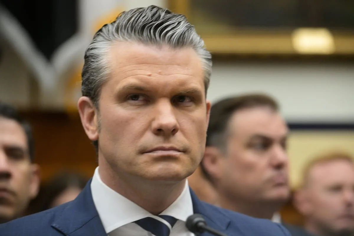 Hegseth enfrenta críticas demócratas en el Congreso por la guerra con Irán