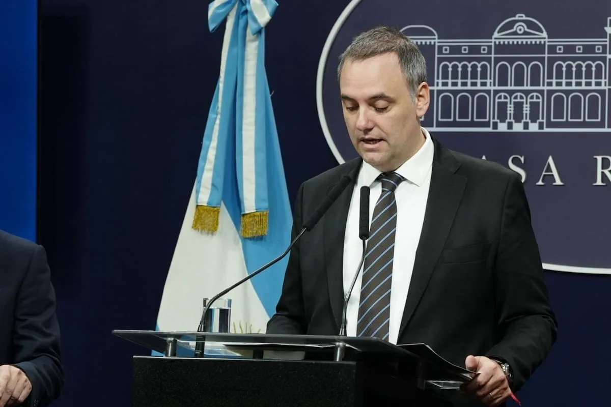 Un testigo declaró que Adorni pagó US$21.000 por alquiler en Indio Cua
