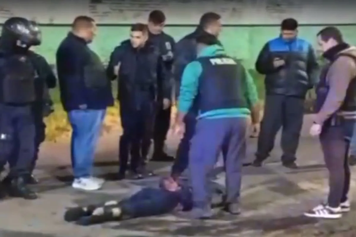 Vecinos capturaron a un ladrón en Temperley mientras se preparaba marcha por Agustín Rivero