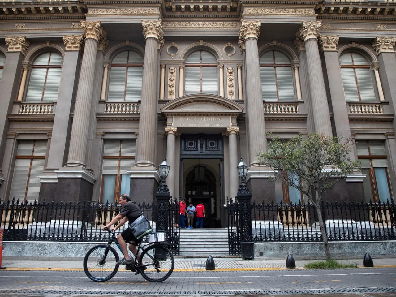 Paro bancario el lunes 27: La Bancaria convoca huelga en el BCRA