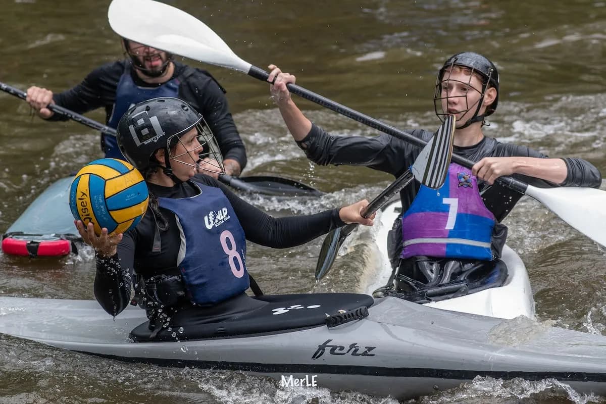 Kayak polo: el deporte acuático que crece en Argentina entre estrategia y adrenalina