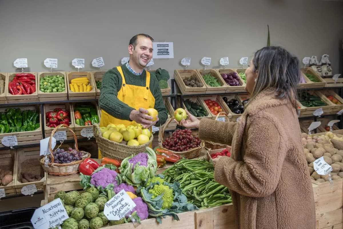 Los 12 alimentos más contaminados con pesticidas en 2026