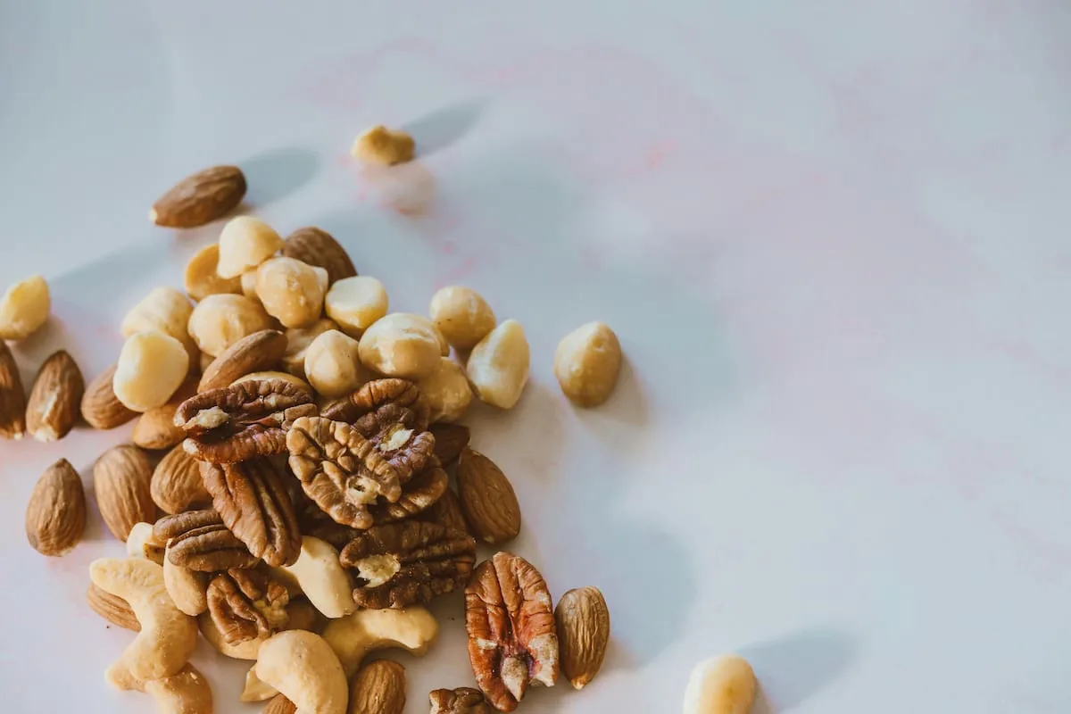 Nueve frutos secos recomendados por cardiólogos para proteger el corazón después de los 50