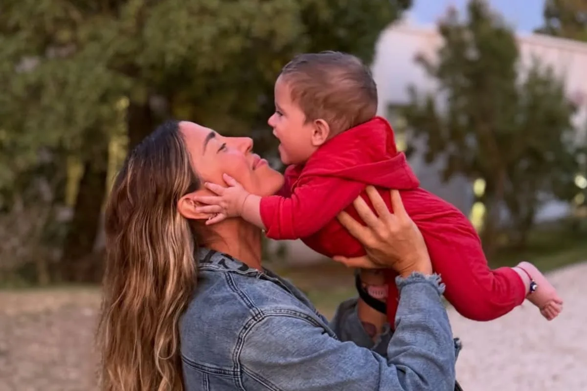 El bebé de Jimena Barón dijo 'mamá' por primera vez en un video viral