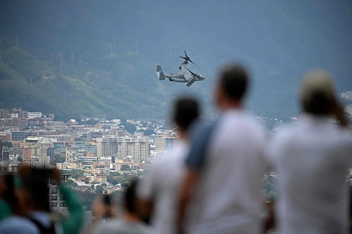 Helicópteros estadounidenses sobrevuelan Caracas en simulacro de evacuación