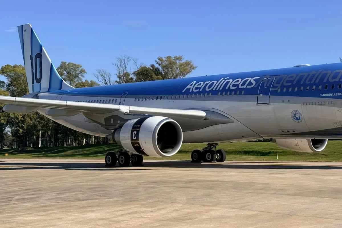 Aerolíneas Argentinas presentó un avión con diseño conmemorativo para el Mundial 2026