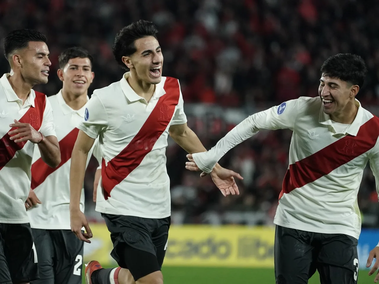 Coudet arma el equipo para atacar tres frentes: Otamendi confirmado y apunta a Almada y Ángel Correa
