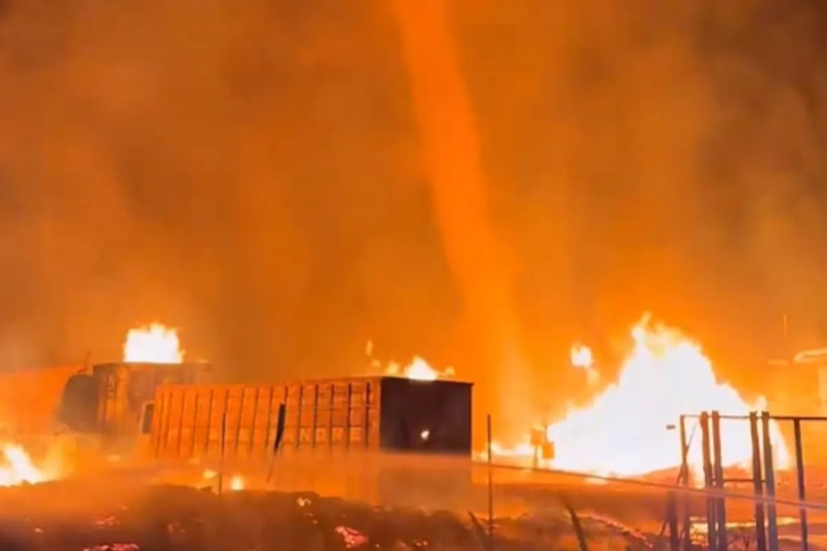 Un tornado de fuego generó pánico en España durante incendio en planta de residuos