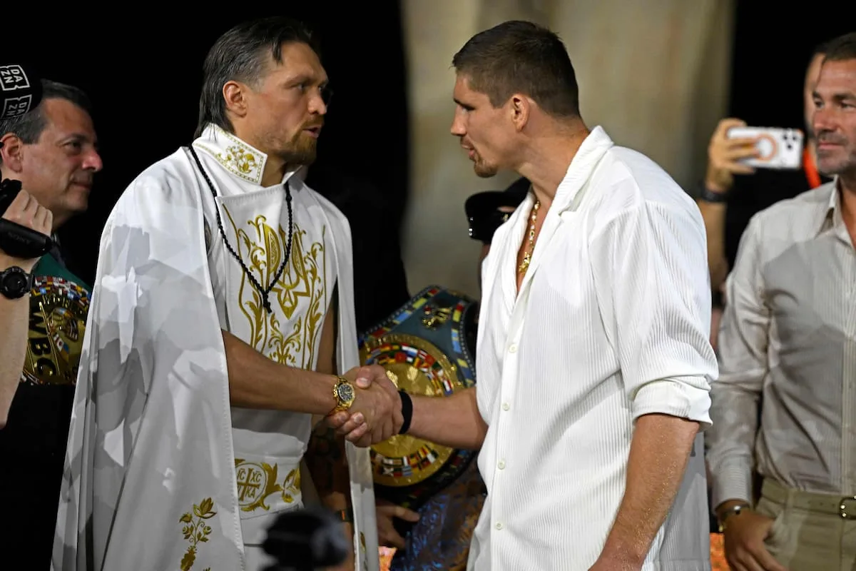 Usyk defiende su título ante Verhoeven, campeón de kickboxing, frente a las pirámides de Guiza