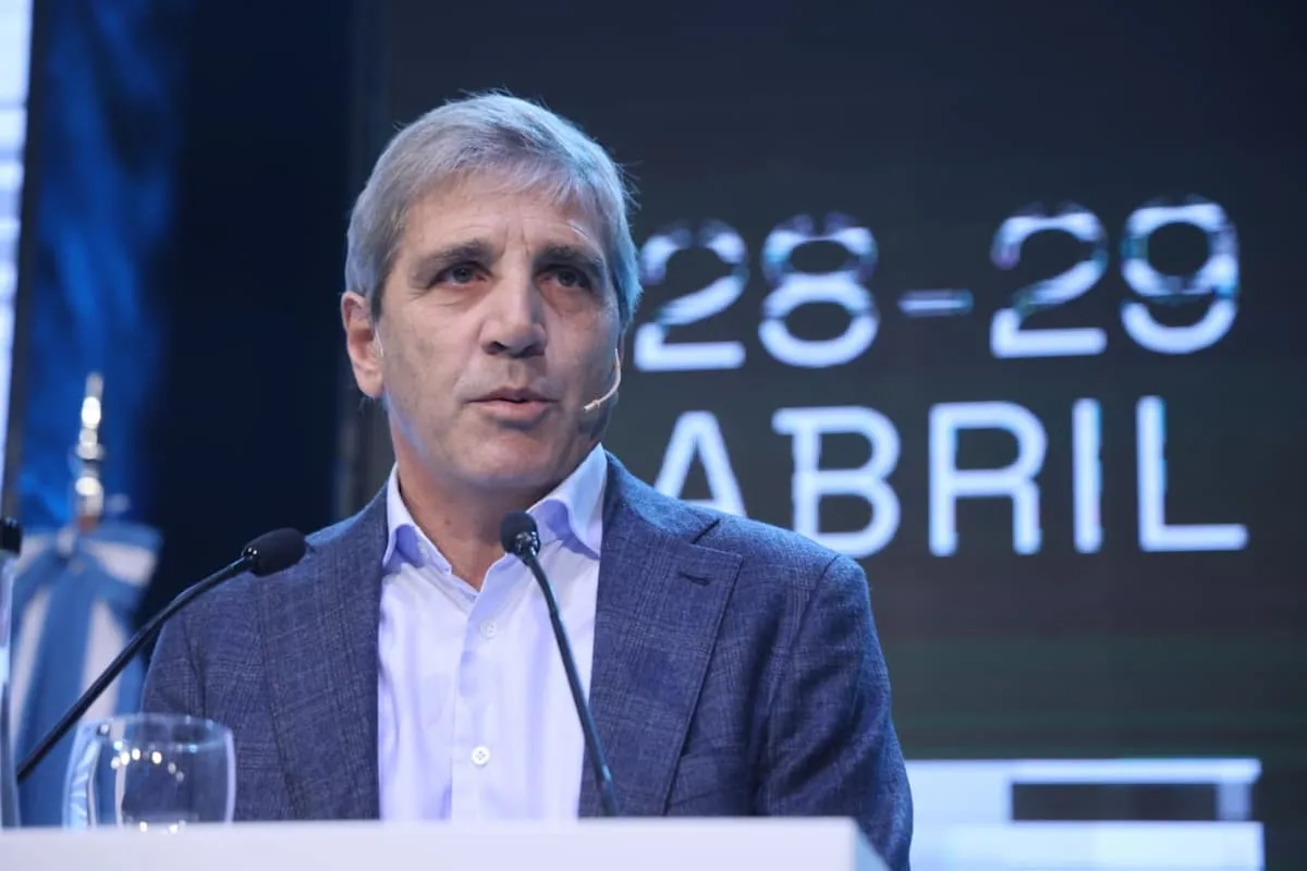 Caputo anuncia publicación de pliegos para privatizar Aysa
