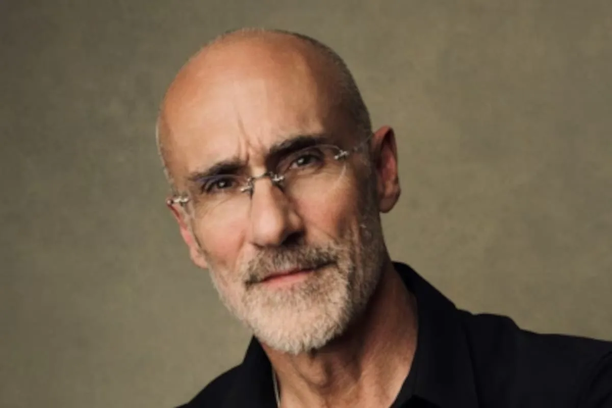 Arthur Brooks, experto en felicidad de Harvard: “Las personas que son felices y saludables cuando son mayores tienen un matrimonio sólido o amistades cercanas”