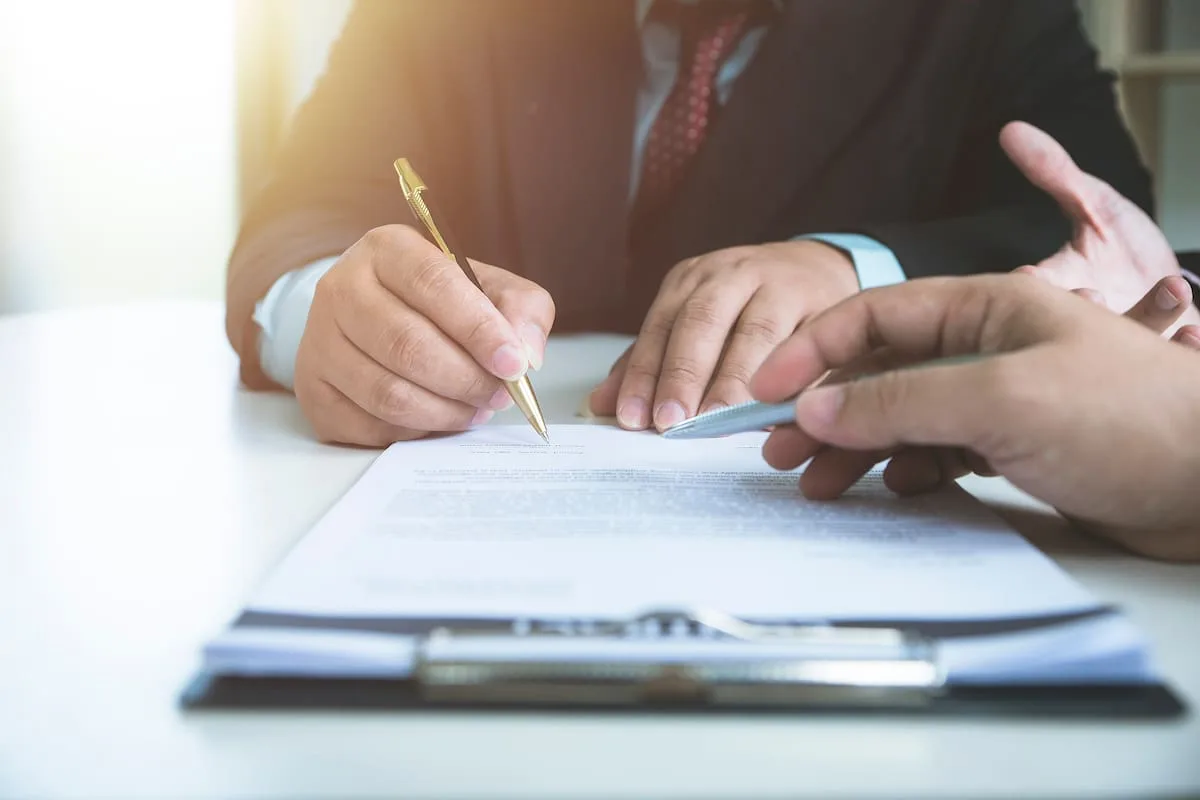 Firmas a distancia: cómo se cierran operaciones inmobiliarias con las partes en distintos países