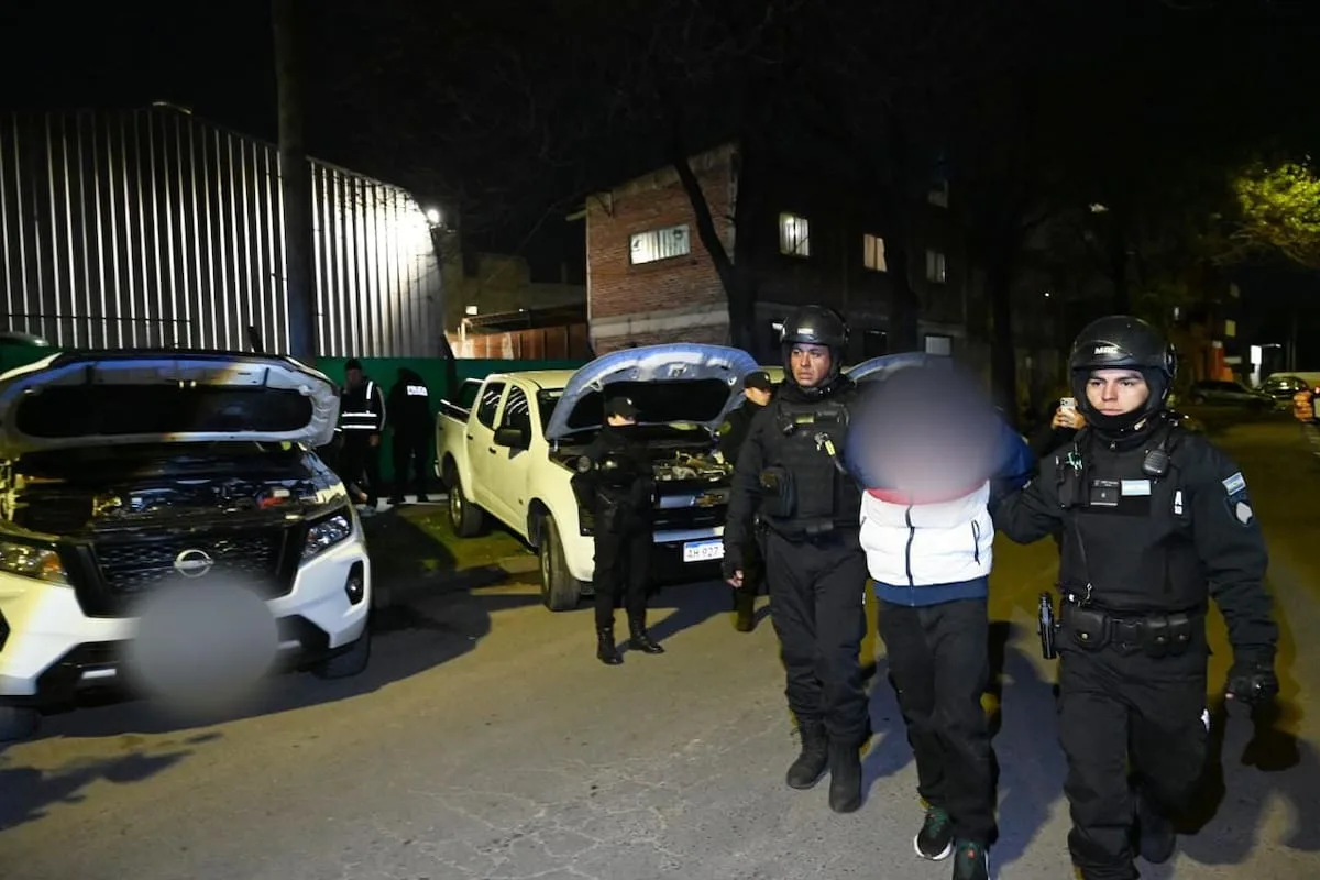 Recuperaron tres camionetas robadas y detuvieron a tres hombres en Villa Soldati
