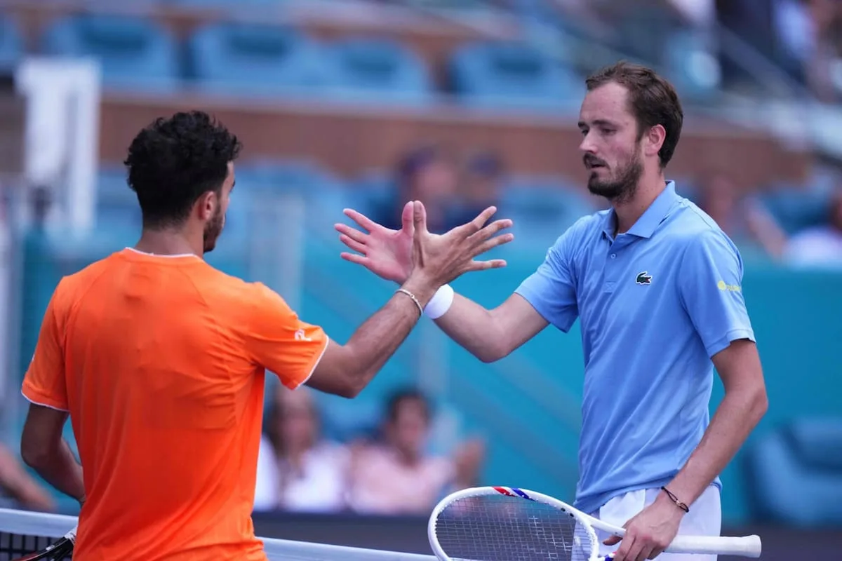 Francisco Cerúndolo vs. Daniil Medvedev: a qué hora juegan y por dónde pasan el partido del ATP 500 de Pekín