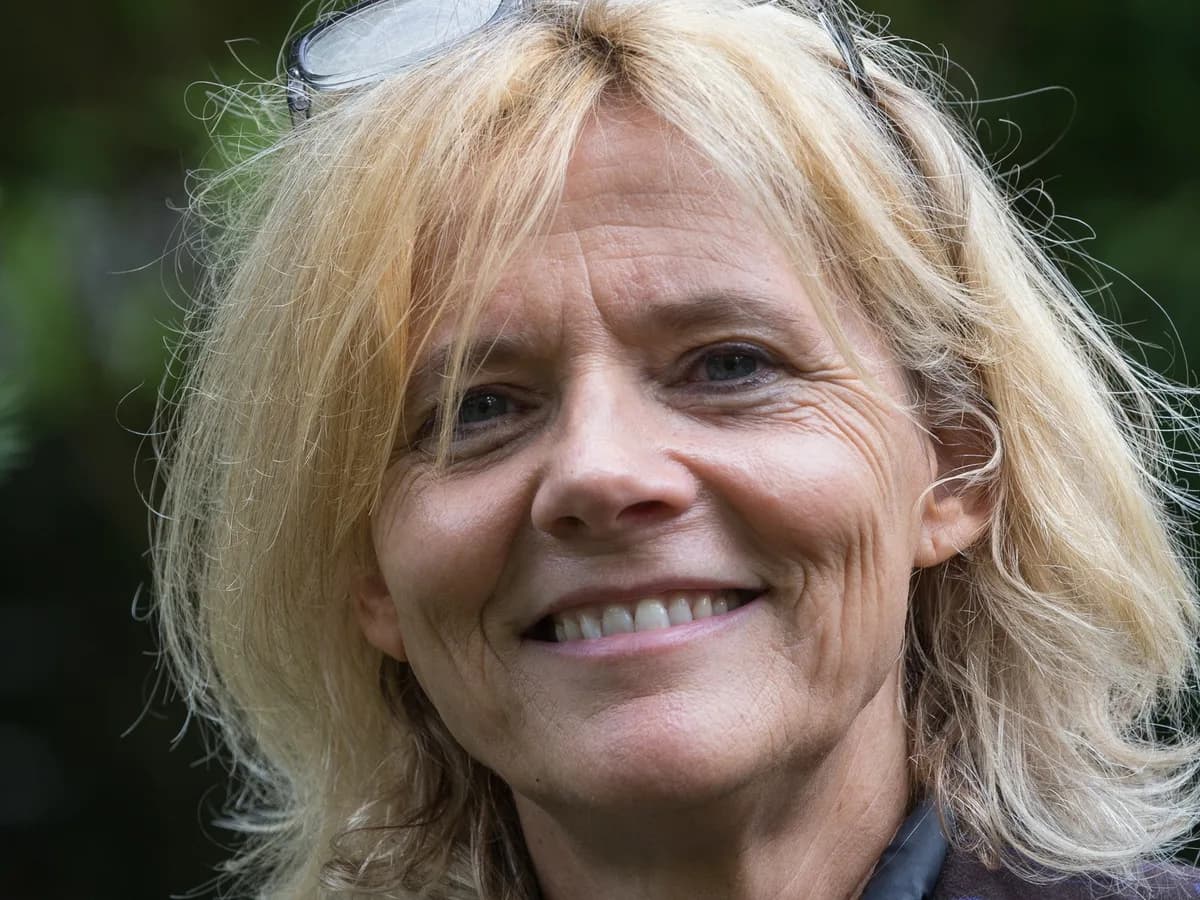 Florence Aubenas y el crimen sin resolver que marcó a Francia: "El desconocido de correos"
