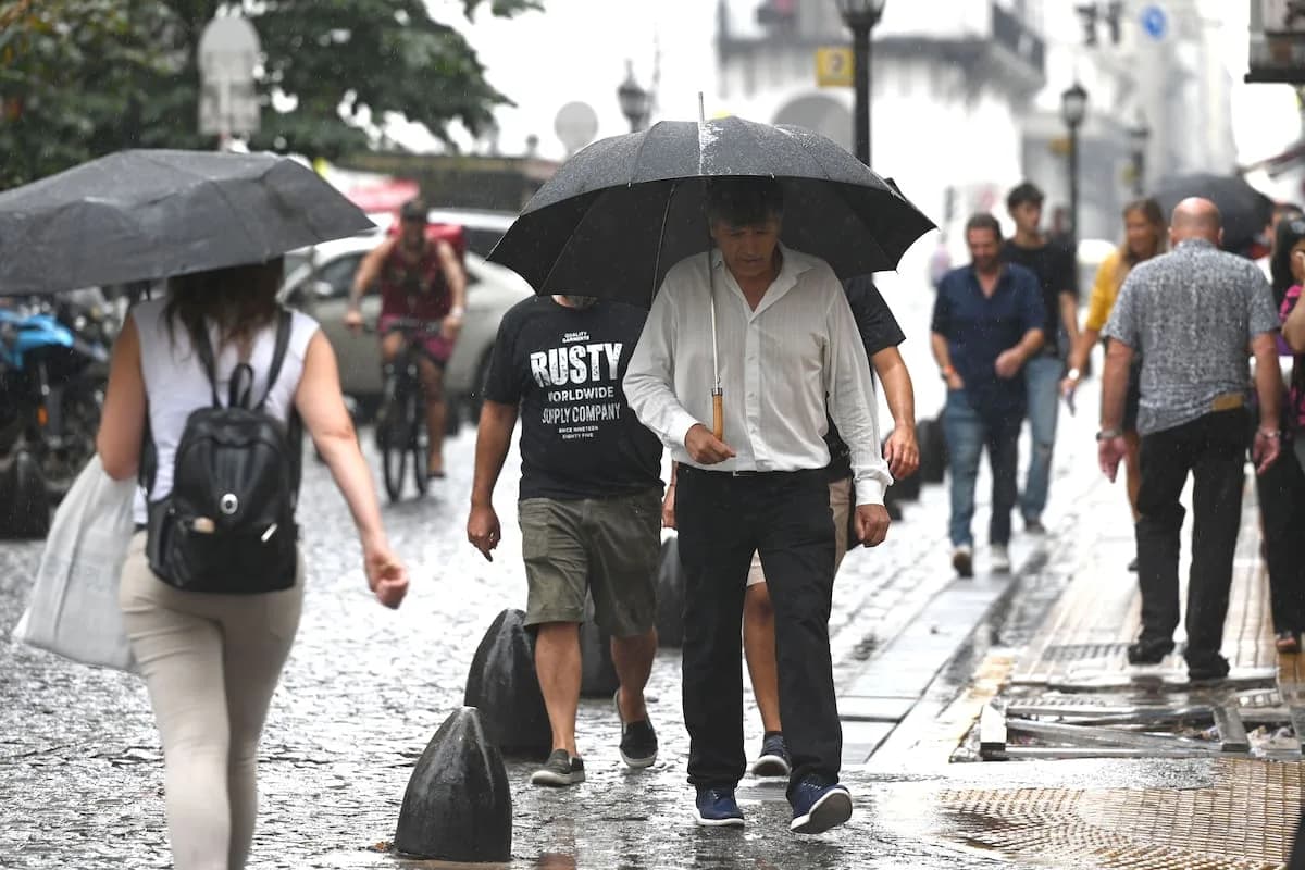 Se vienen 48 horas de lluvias, ráfagas del sur y marcado descenso térmico con 10°: estas son las zonas afectadas