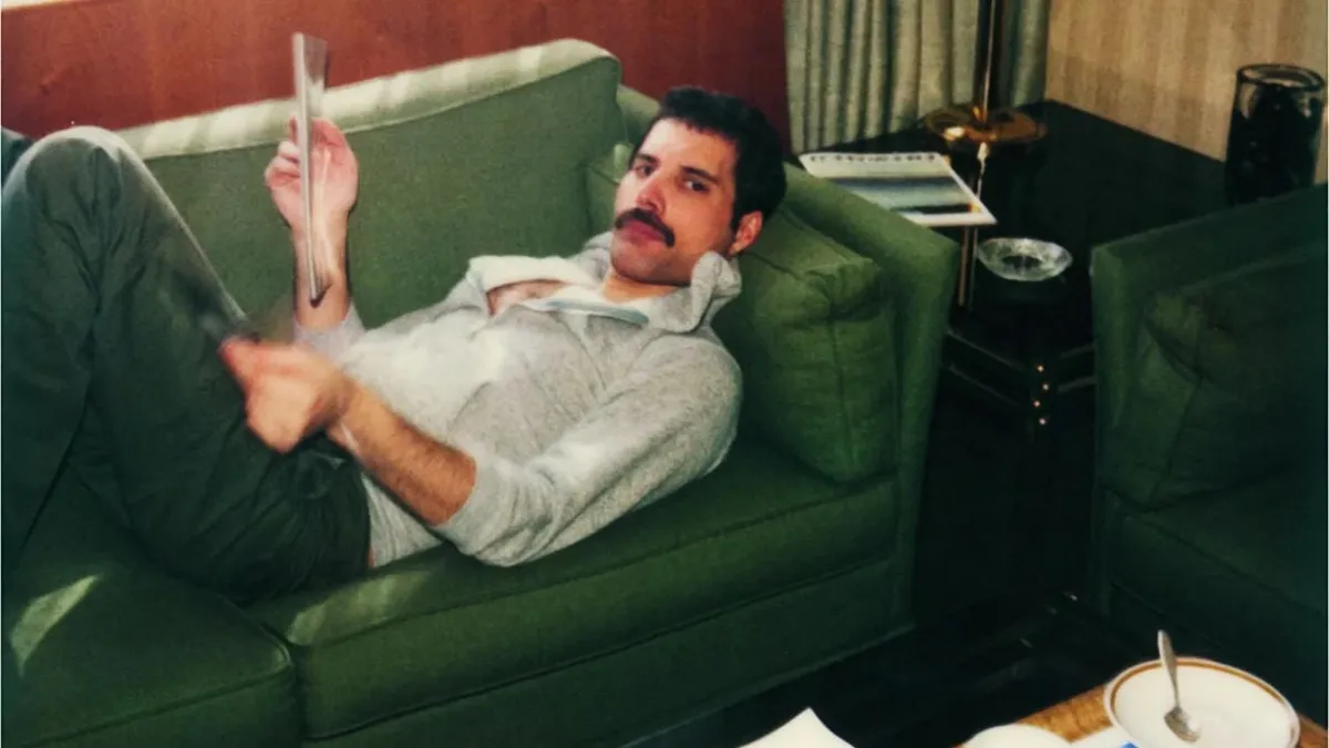 Poco antes de morir, Freddie Mercury pidió ver de manera anticipada esta mítica comedia: dio su propia bendición