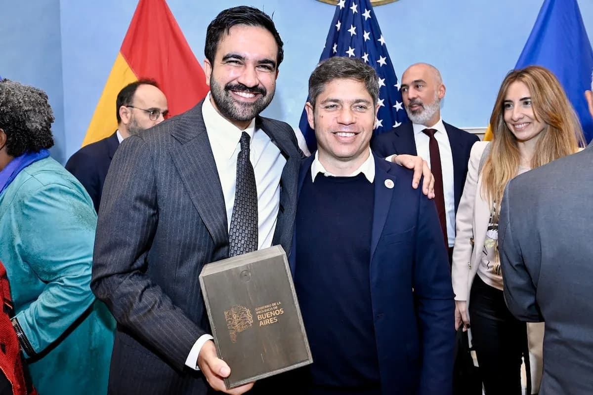Con un discurso anti Milei, Kicillof se mostró con el alcalde de Nueva York y el presidente de España