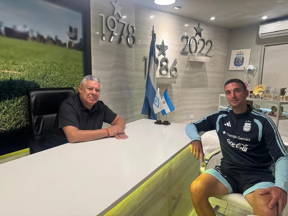 Claudio Chiqui Tapia se mostró con Lionel Scaloni y AFA anunció el inicio de "las charlas de renovación" del DT al frente de la Selección Argentina