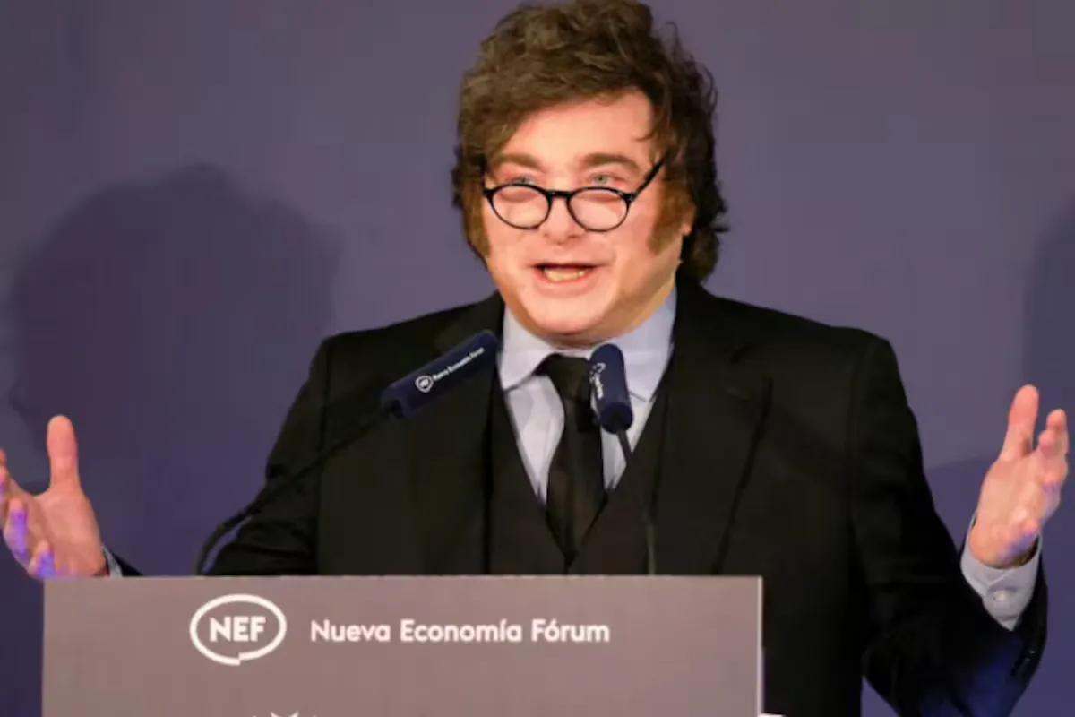 Milei llamó "impresentable dictador" a Pedro Sánchez y pidió que lo echen "a patadas" en España