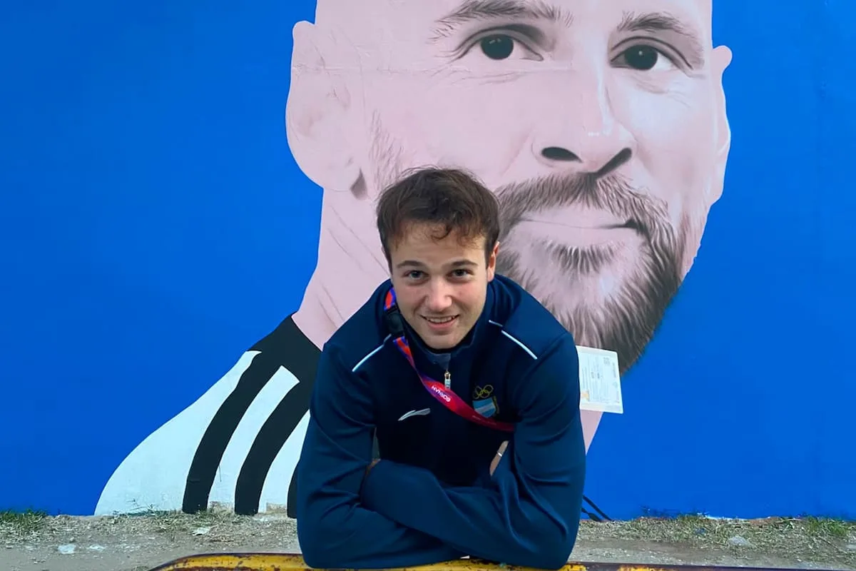 Alec Brooke: la historia del esgrimista inglés que representa a la Argentina por su amor a Messi