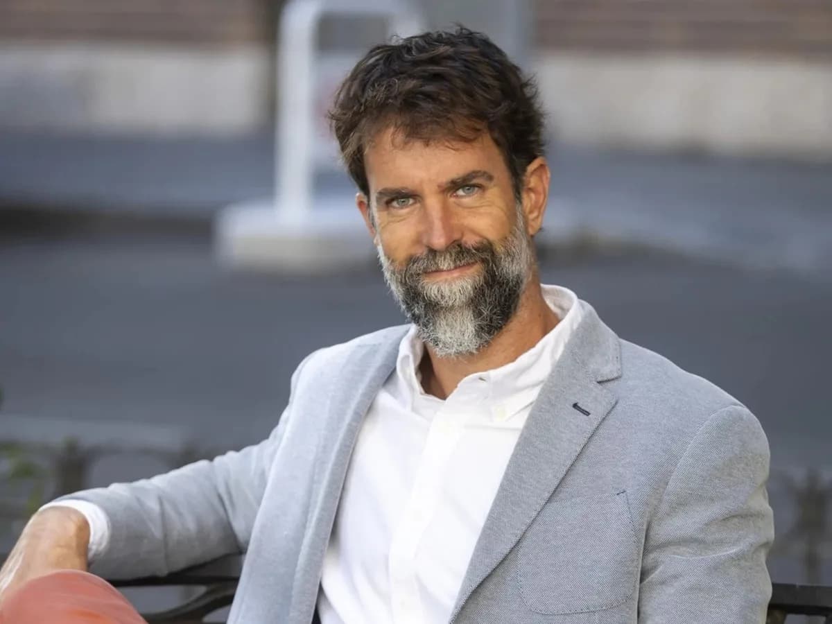 Rafa Guerrero, psicoterapeuta: “Somos la única especie que, una vez llegada la adolescencia, seguimos viviendo con nuestros padres; el resto se separan físicamente de ellos”
