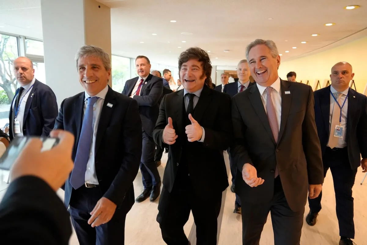 A Milei le urge que París sea una fiesta